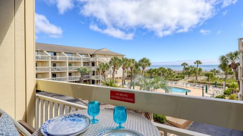 Your Breakers Retreat - Steps to Sand, Shops & Sunsets
