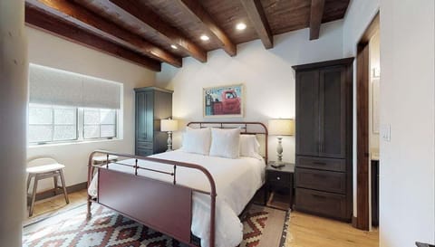Guest bedroom