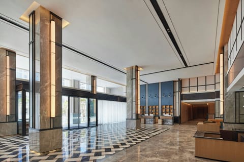 Lobby lounge