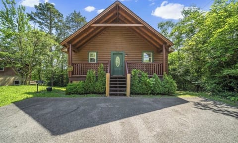Front of cabin with parking for up to four vehicles