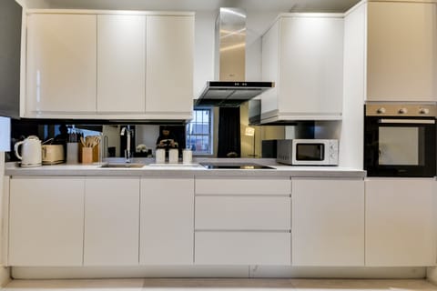Apartment | Private kitchen | Fridge, microwave, oven, stovetop
