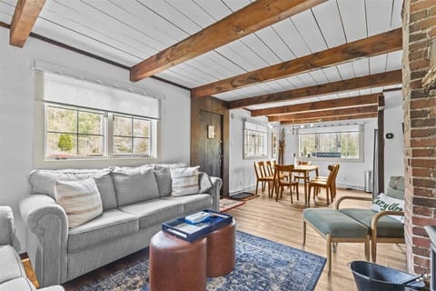Alpenglow Chalet: Beautiful 4BR w/Pool+Pickleball (5680)