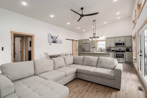 f9f8471e-a2f8-4423-923c-45b3ccc770f2