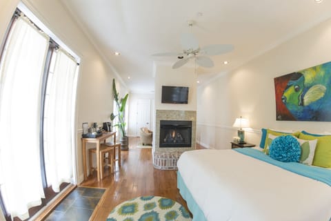 Deluxe Suite, 1 King Bed, Fireplace (Lottie) | 6 bedrooms, premium bedding, desk, iron/ironing board