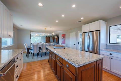 House, Multiple Beds, Fireplace (Heartview House) | Dining