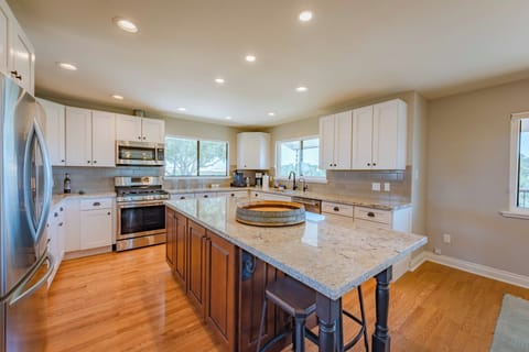 House, Multiple Beds, Fireplace (Heartview House) | Private kitchen | Coffee/tea maker