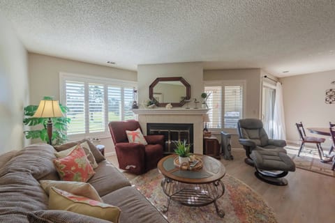 Condo, Multiple Beds, Patio, Golf View (The Fairways) | Living area | Fireplace