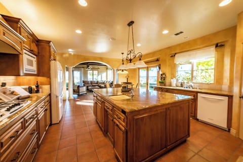 House, Multiple Beds, Hot Tub, Pool View (Paso Palacio) | Private kitchen