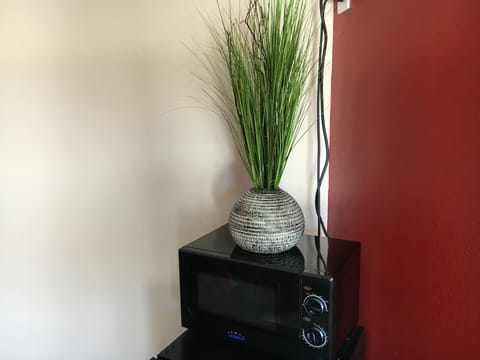 Room, 1 King Bed | Room amenity