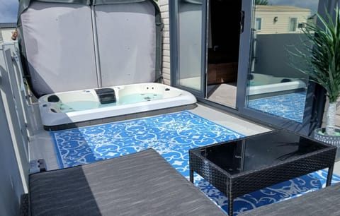 Hot tub on veranda