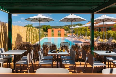 Daily full breakfast (EUR 10 per person)