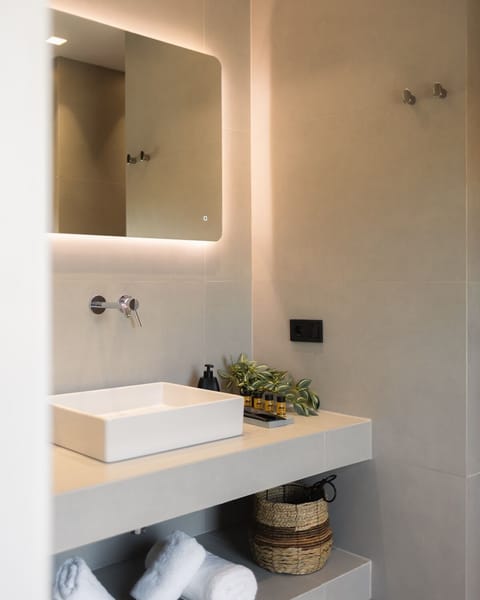 Superior Studio Suite, Pool View | Bathroom | Shower, hair dryer, bathrobes, slippers