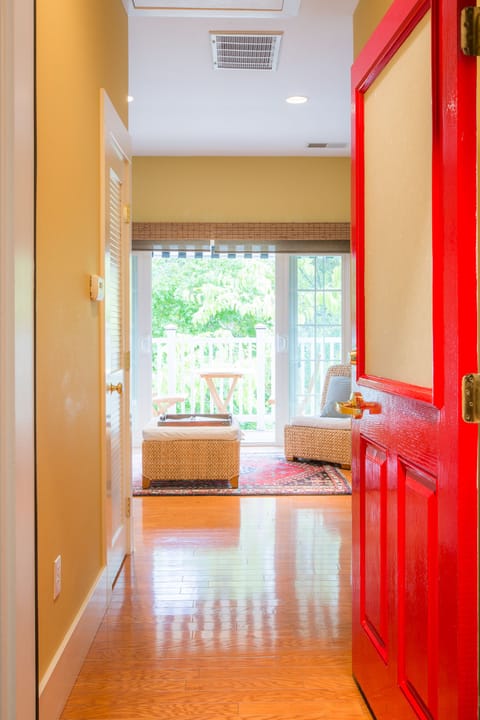 Deluxe Studio | Living area | TV, iPod dock, MP3 dock