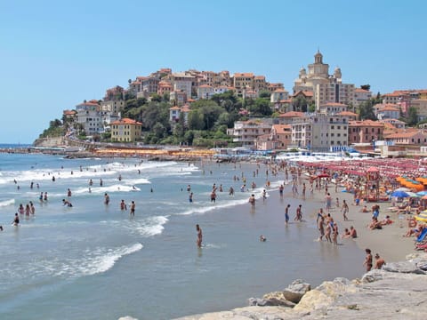 Coast, Beach, Summer, Coastal And Oceanic Landforms, Shore, Sea, Vacation, Recreation, Tourist Attraction