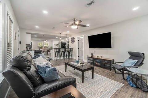 Open concept living room/kitchen/breakfast bar