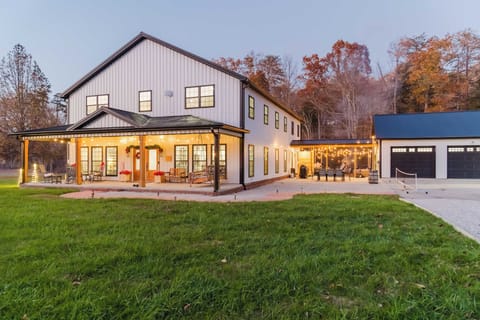 Modern Barndominium | 4BR · 2.5BA · 3,200 Sq Ft + 1,200 Sq Ft Game Room |