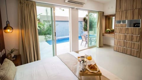 Direct access to the shared pool from your bedroom. 