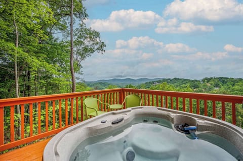 Unwind in the hot tub while soaking up stunning view!