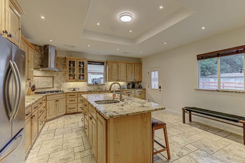 Fully equipped kitchen