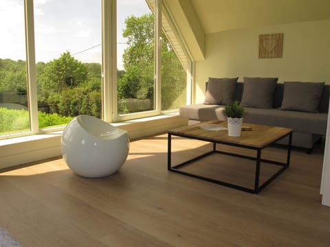 TV écran Plat. WIFI. Bouilloire avec thé et café.