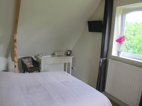 TV écran Plat. WIFI. Bouilloire avec thé et café.