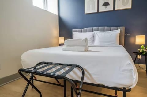 Unit #102- Queen bed