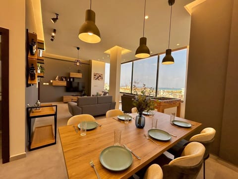 Apartment, 2 Bedrooms, Kitchen, Mountain View | In-room dining