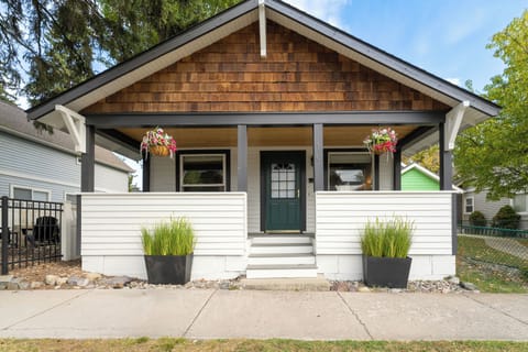 Welcome to Downtown Montana Dream | Exterior
