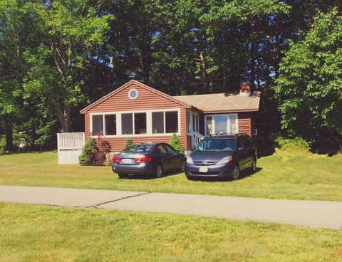 The Cozy Cabin awaits! Just a half mile walk from beautiful Footbridge Beach!
