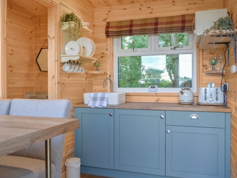 Open plan living space | Ewe Lodge - Shamrock Shepherds Huts, Kirby Misperton