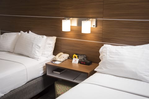 Premium bedding, in-room safe, desk, laptop workspace