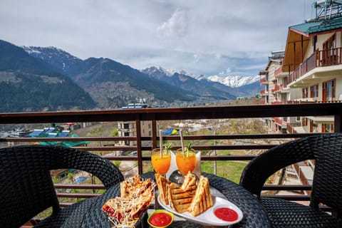 Daily buffet breakfast for a fee