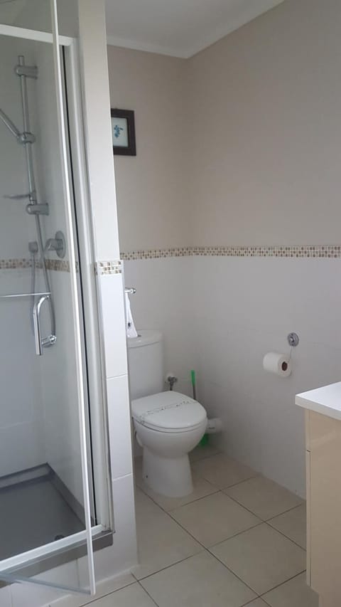 Standard Studio | Bathroom | Shower, free toiletries, towels, soap