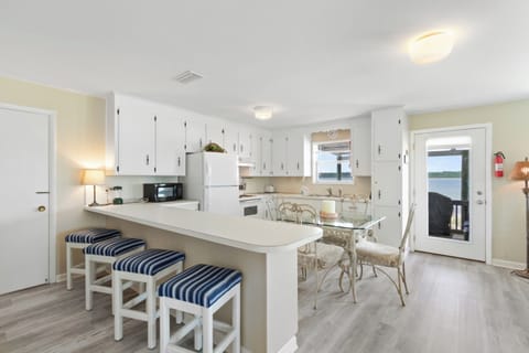 Signature House, 5 Bedrooms, Patio, Beach View | In-room dining