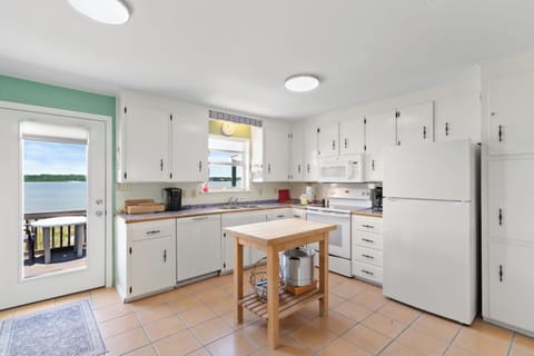 Signature House, 5 Bedrooms, Patio, Beach View | Private kitchen | Fridge, microwave, oven, stovetop