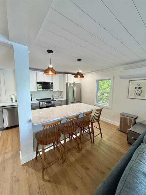 House, 4 Bedrooms | Private kitchen | Fridge, oven, coffee/tea maker, toaster