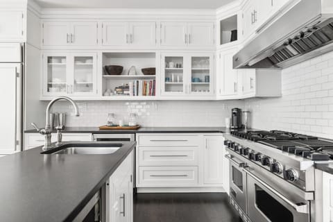 Where luxury lives on the line: Hello, double Viking oven.