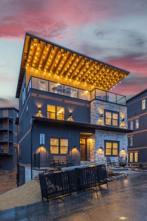 "Elevate your evenings with panoramic Smoky Mountain vistas from our rooftop lounge."