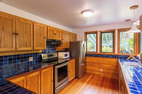 A fully-equipped kitchen with modern appliances makes cooking meals a delight during your stay.