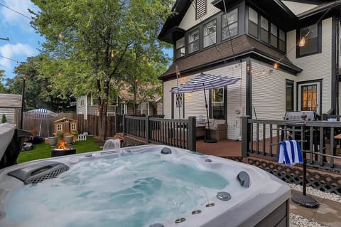 Backyard - Hot Tub, Large Deck, Fire  Pit, Kid's Play Area, Yard Games