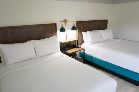 Stretch out on two plush beds for easy group stays.