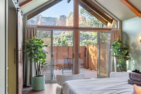 Primary king room with unmatched Redrock view.