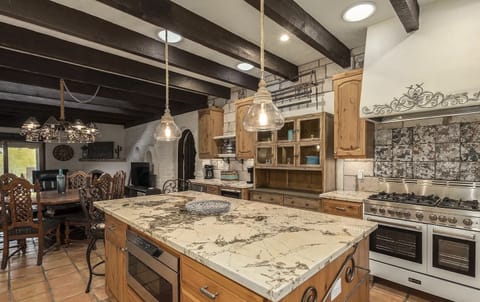 Huge Granite Island for Food Prepping