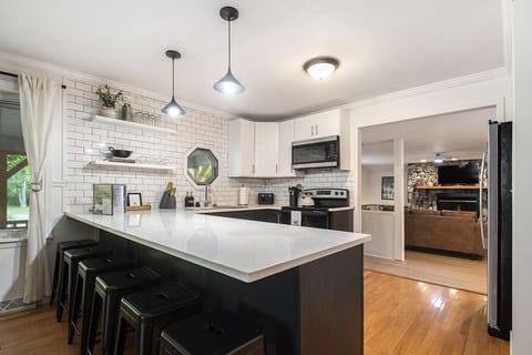 Kitchen bar with seating for 6