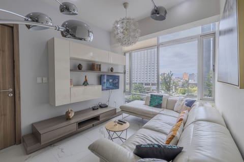 Luxury Apartment, City View | Living room