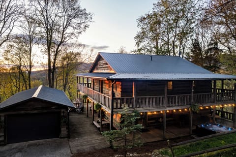 Rustic charm meets modern comfort in this 4-story log cabin with wraparound porches, cozy seating, a new hot tub, and an 8-person sauna—perfect for relaxing under the string lights. A true mountain escape just minutes from Hatley Pointe.