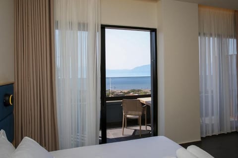 In-room safe, soundproofing, free WiFi