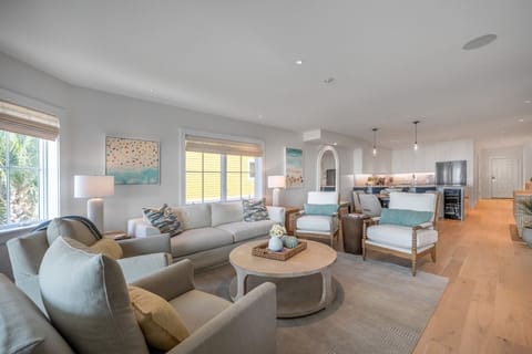 Palms Postcard | 1006 Ocean Blvd, Dunescape 103, Isle of Palms, SC | IOP Escapes