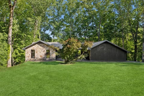 Blackwood Hollow sleeps 16!