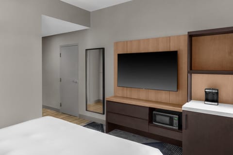 Premium bedding, pillowtop beds, in-room safe, desk